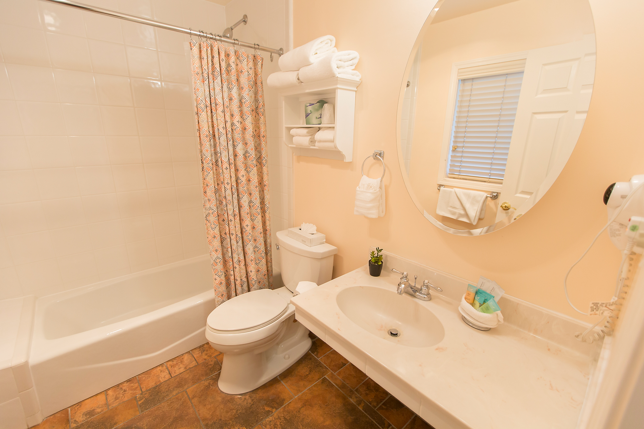 Peach Tree Inn — photo 13 of 60